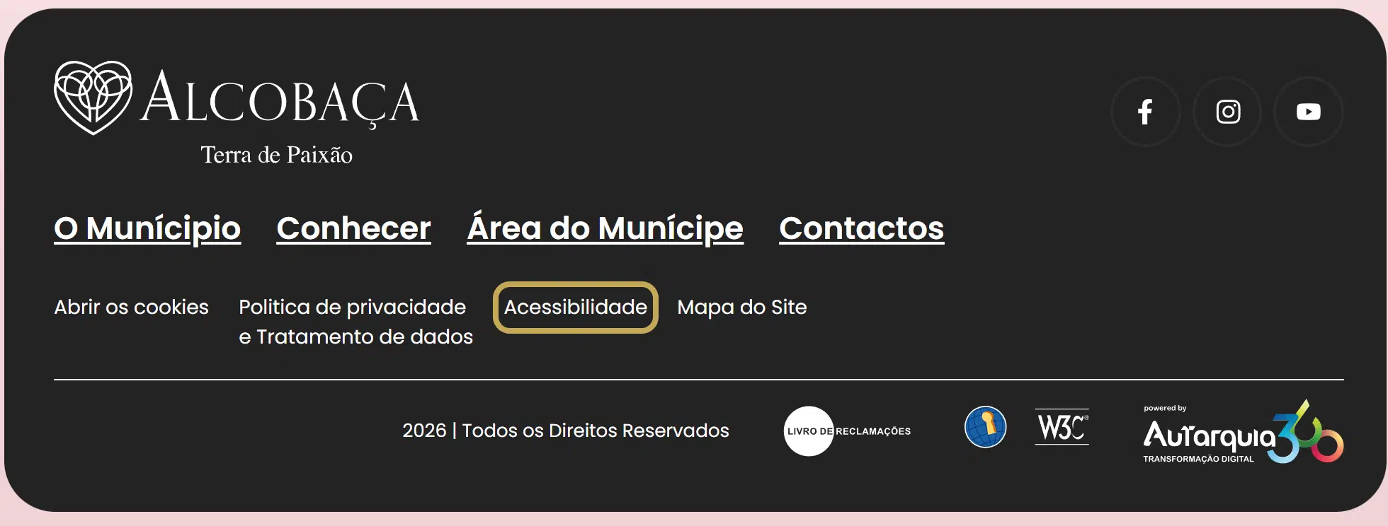 Declaração de Acessibilidade: O Que É, o Que Deve Conter e Onde Publicar 7 Rodapé do site da Câmara Municipal de Alcobaça com a ligação Acessibilidade para a declaração de acessibilidade, destacada a dourado